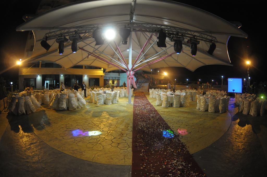 Platinum Hotel Tyre Bagian luar foto