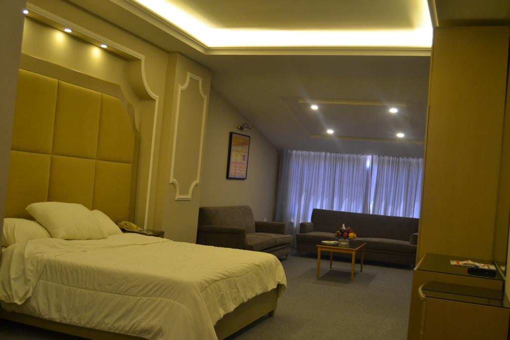 Platinum Hotel Tyre Bagian luar foto