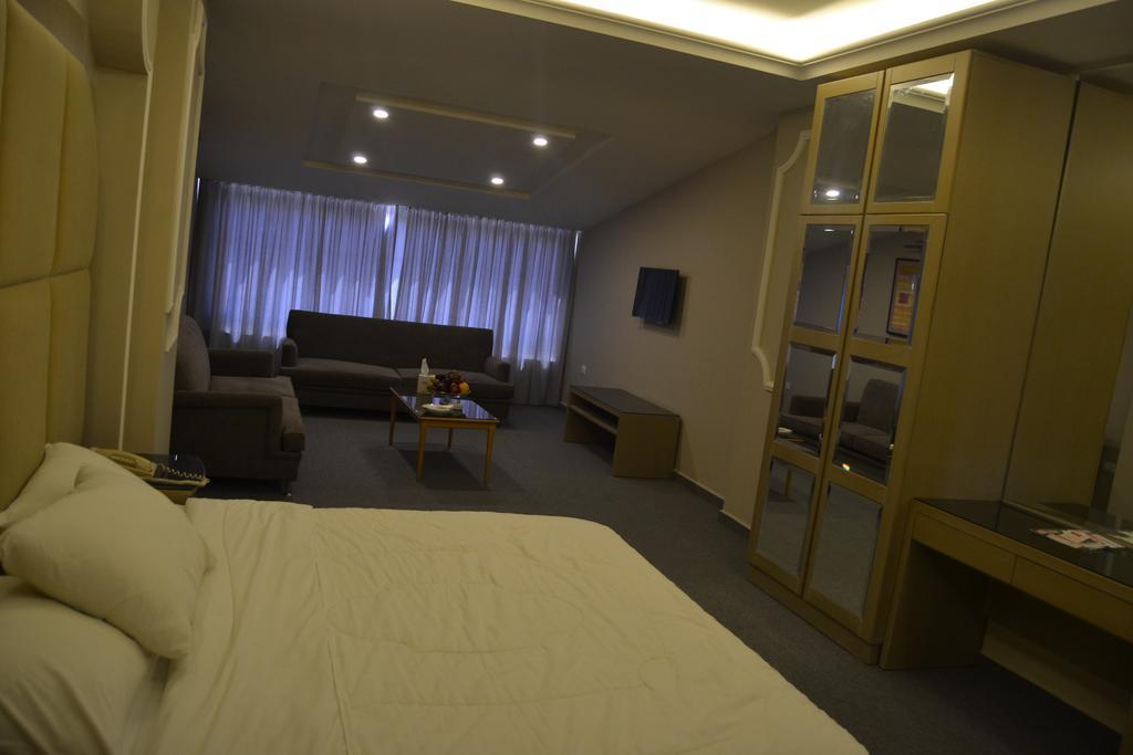 Platinum Hotel Tyre Bagian luar foto