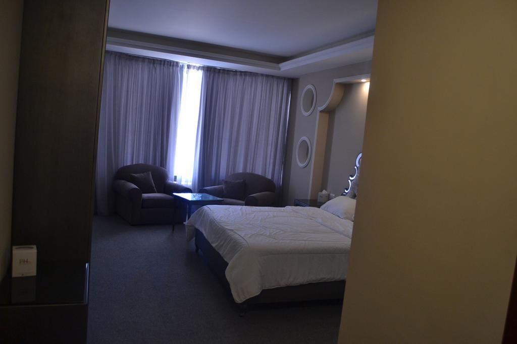 Platinum Hotel Tyre Bagian luar foto