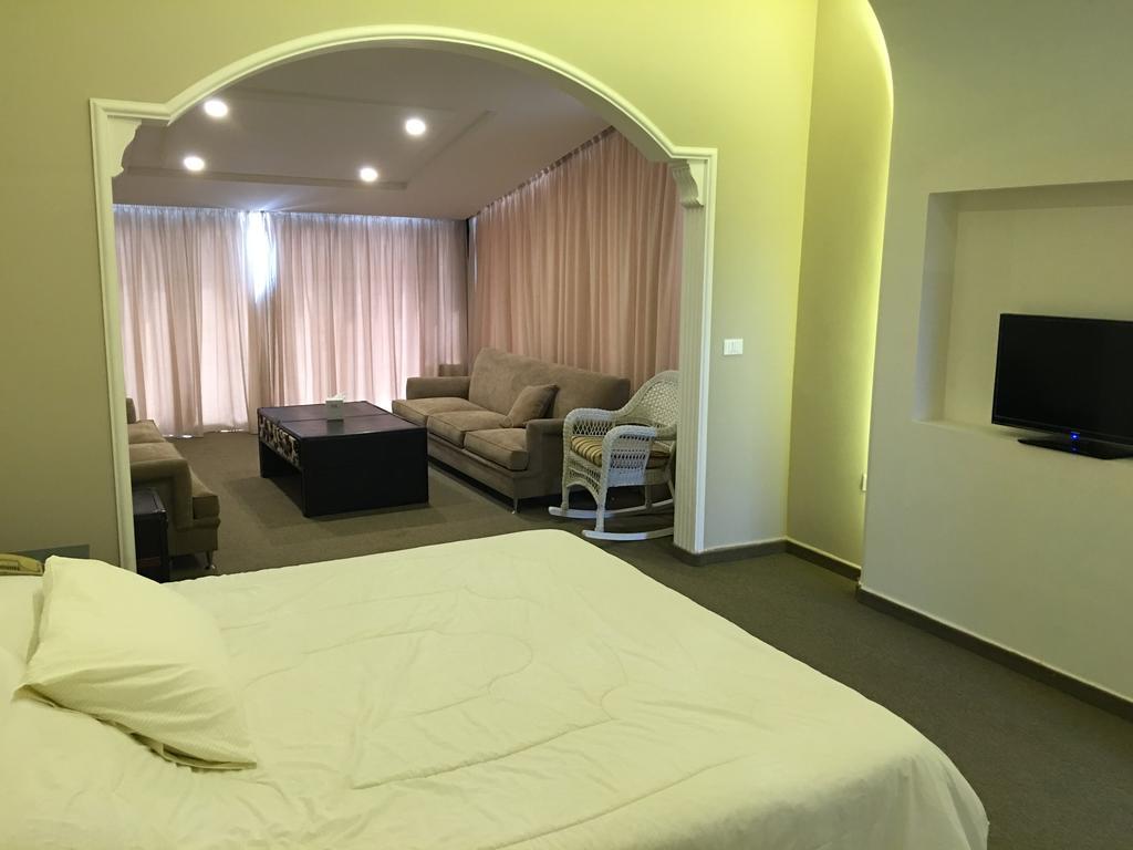 Platinum Hotel Tyre Bagian luar foto