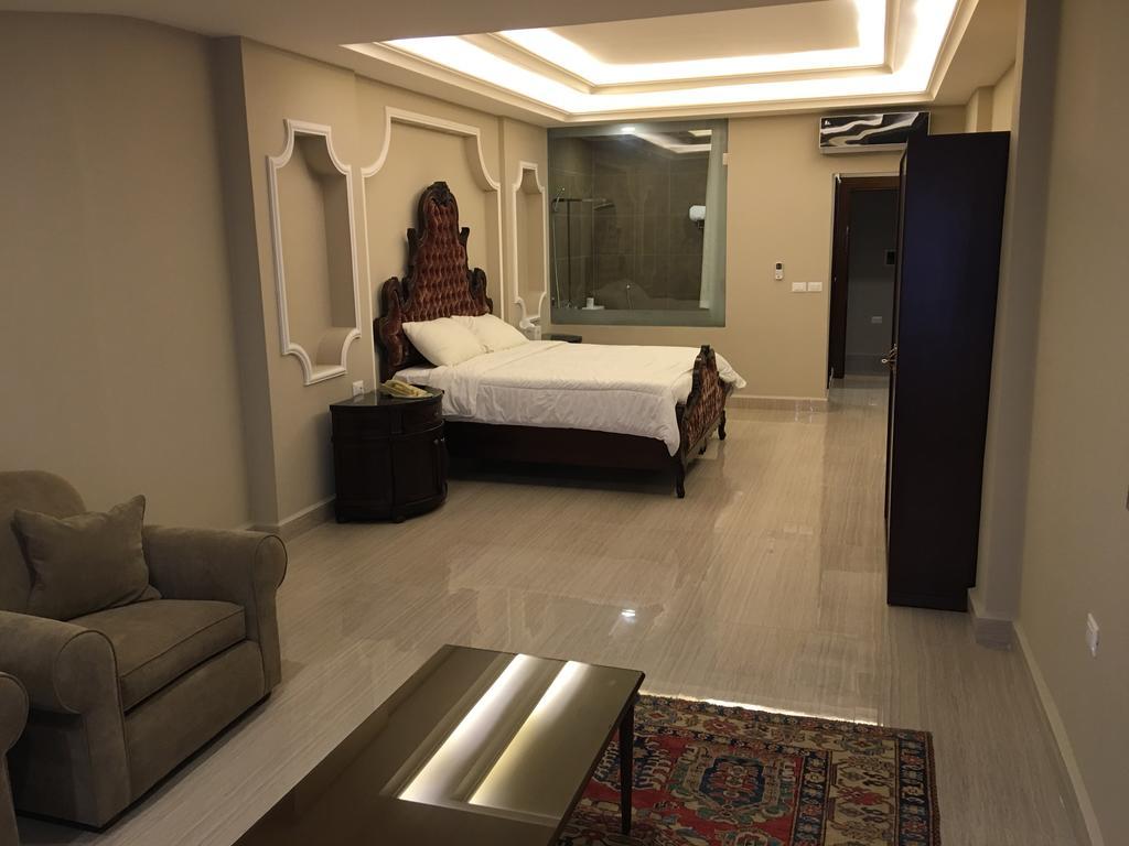Platinum Hotel Tyre Bagian luar foto