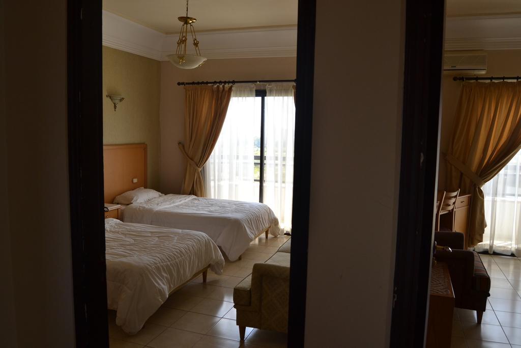 Platinum Hotel Tyre Bagian luar foto